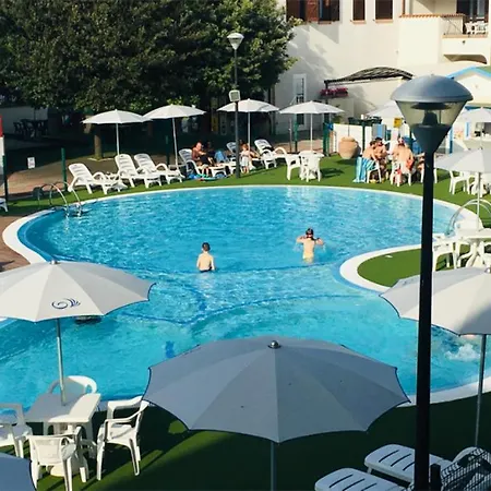Üdülőközpont Alba 4 Pers. *